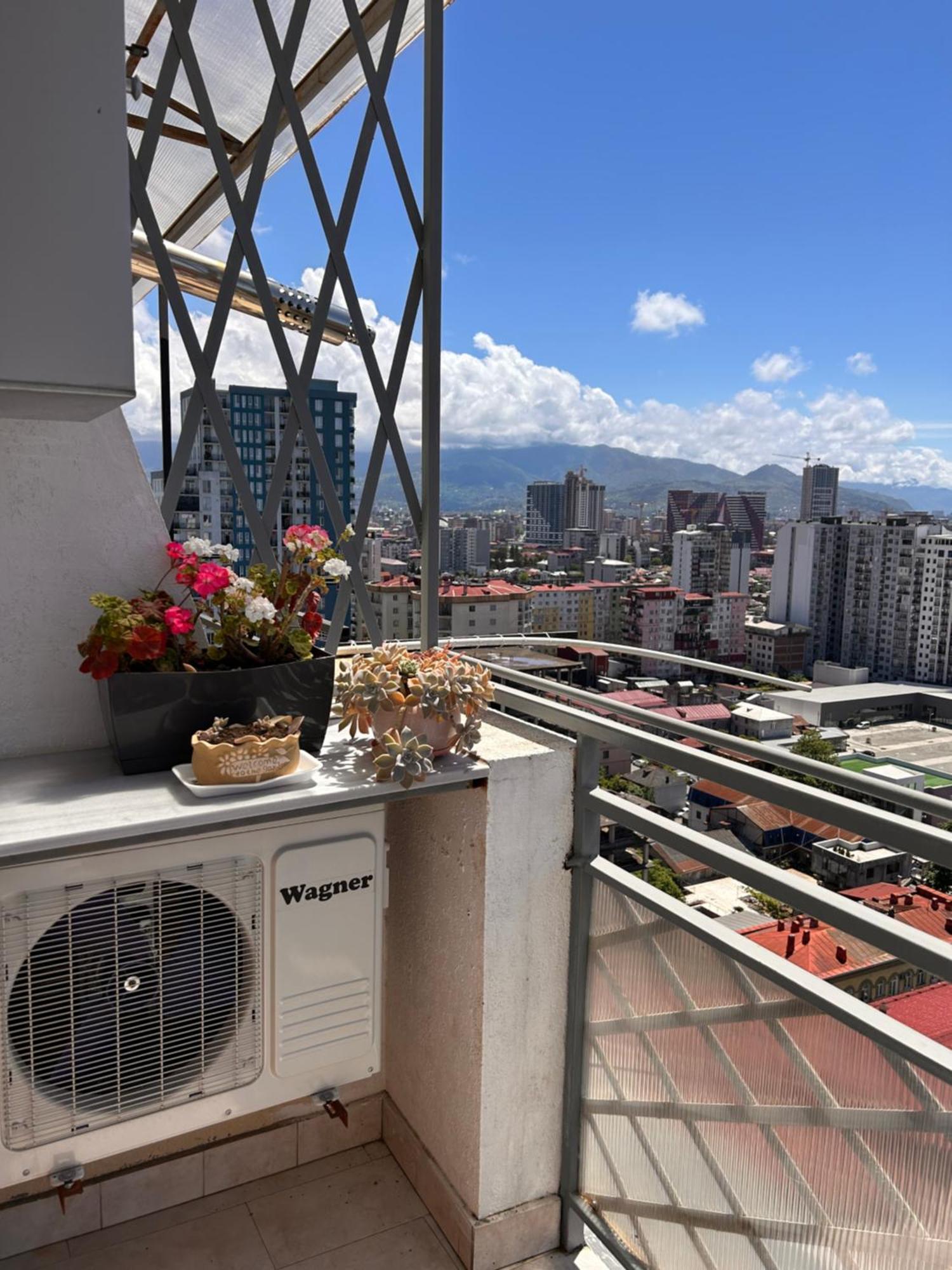 Თათულის Ბუდე -Tatuli Nest Apartamento Batumi Exterior foto